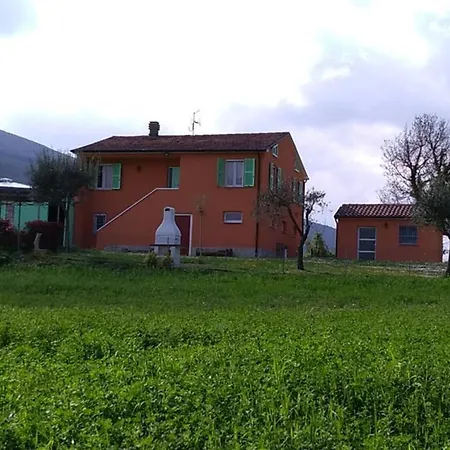 Casalcelso Con Giardino Фоссомброне